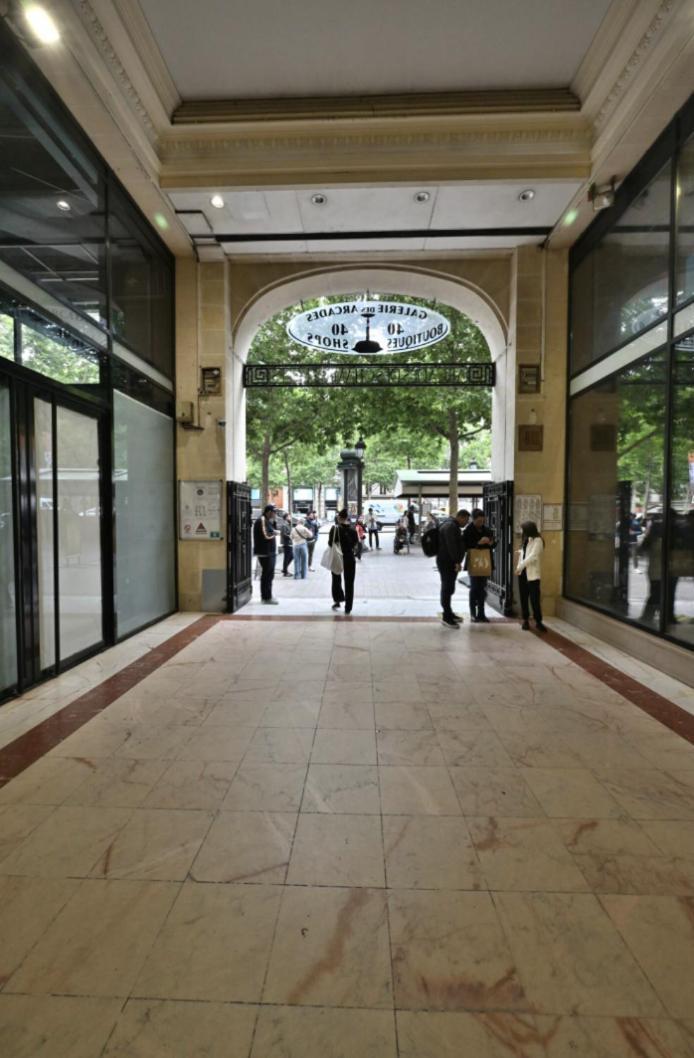 Stylish - Champs-elysees - Perfect Paris