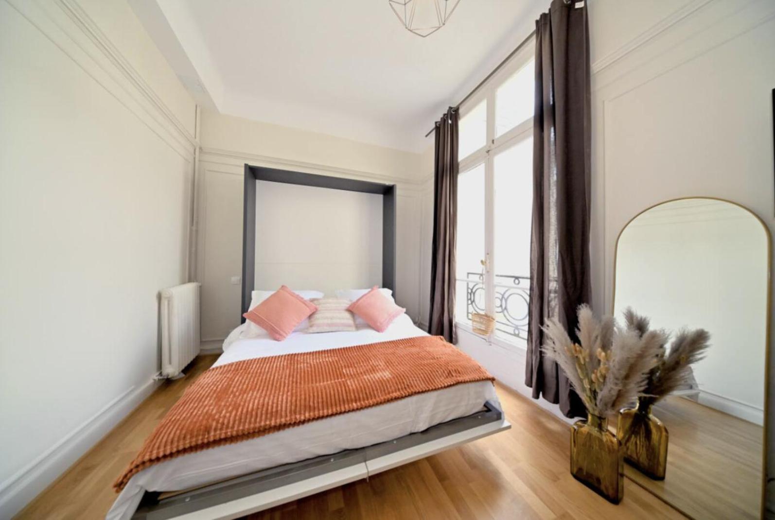 Stylish - Champs-elysees - Perfect Apartment Paris